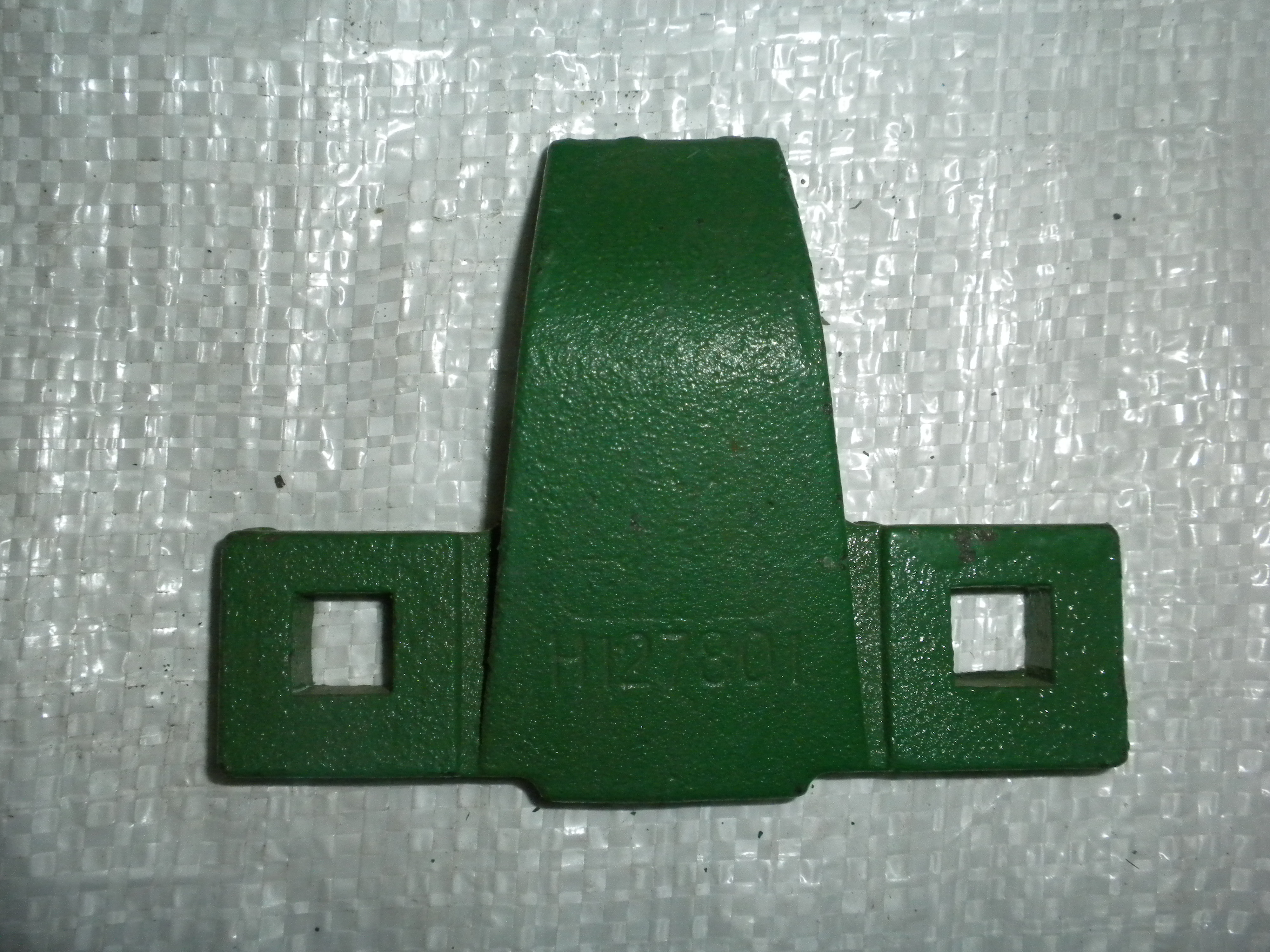 Hold down clip OEM H127801